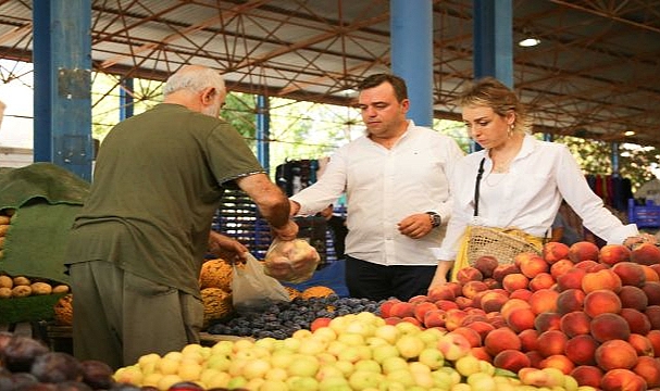 Başkan Aydın, pazar esnafını ziyaret etti