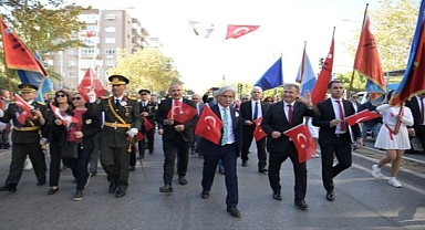 Bornova'da 29 Ekim coşkuyla kutlandı