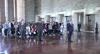 Gaziemirli çocuklar ve gençler Ata’sının huzurunda