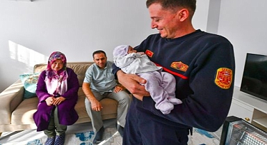 Yangından kurtardığı Nehir bebekle buluştu
