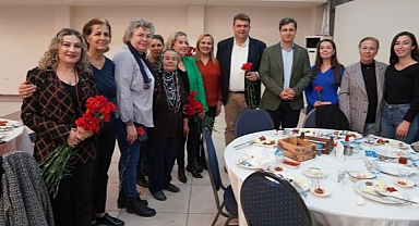 Yücel, Seferihisar'da partili kadınlarla buluştu
