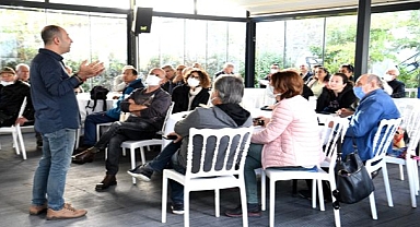 Bornovalı üreticilere zeytin budama eğitimi