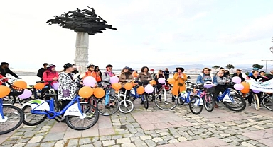 Kadınlar farkındalık için pedal çevirdi
