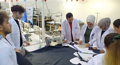 Türk ve göçmen deri dikim ve kesim operatörleri işbaşı yaptı