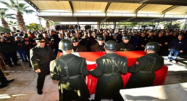 Deprem şehidi Eren Taşkın, İzmir’de toprağa verildi