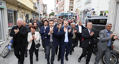 Dikili’de Miting Havasında Seçim Ofisi Açılışı