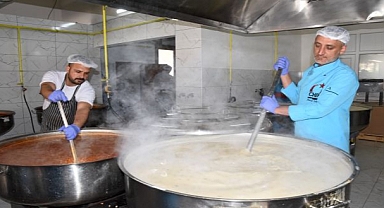Menemen'de Her Gün 10 Bin Sıcak Yemek