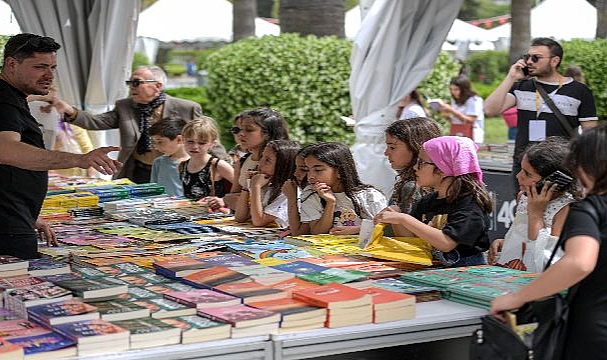 İZKİTAP Festbaharın Coşkusuyla Devam Ediyor