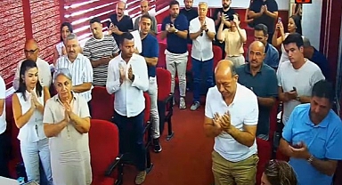 Ayakta alkışlandılar