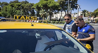 İzmir’de zabıta ekiplerinden yolcu kılığında taksi denetimi 