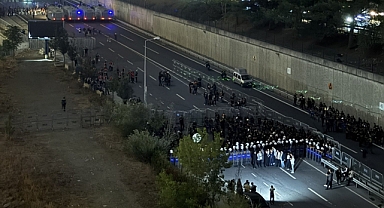 CHP İstanbul İl Başkanlığı Önünde Kayyum Gerilimi