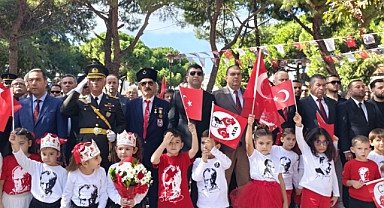 Seferihisar'da 29 Ekim Cumhuriyet Bayramı Çelenk Sunma Töreni Gerçekleştirildi