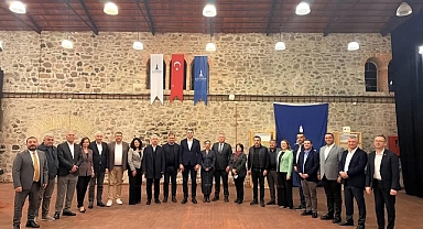 CHP'Lİ BAŞKANLAR İZMİR'DE BİR ARAYA GELDİ