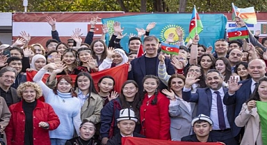 Başkan Tugay, Dünya Türk Dili Ailesi Günü’nü Öğrencilerle Kutladı