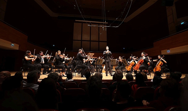 İzmir Oda Orkestrası dünyaca ünlü klarnetçi Barragán ile sahne aldı