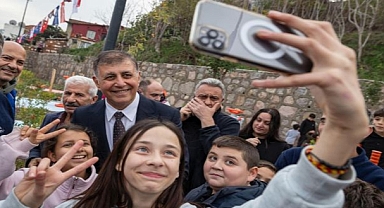 Park tamam sırada iki spor sahası var