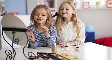 Çocuklarda makyaj yaşı çok küçük yaşlara indi