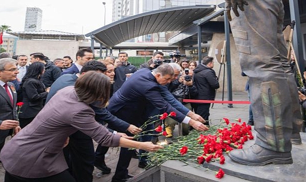 İzmir’in şehitleri Fethi Sekin ve Musa Can unutulmadı