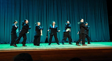 Yasemin Sakallıoğlu, İzmirlileri kahkahaya boğdu