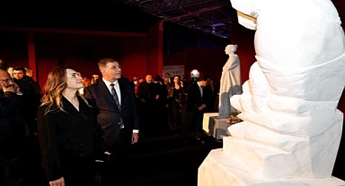 Doğal taşın kalbi İzmir’de atıyor