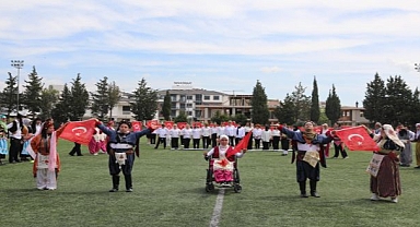 19 Mayıs Atatürk'ü anma ve Gençlik Spor Bayramı çoşkuyla kutlandı