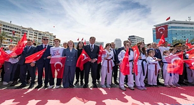Her yer Türk bayrağı, her yer Atatürk